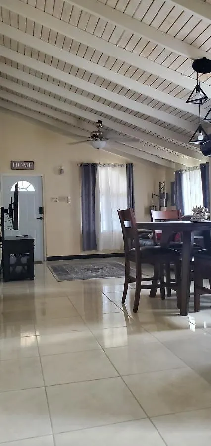 度假居 Hillside Sunrise, 2 Bed 2 Bath In Gated Community, Close To Beach, Food, Clubs & Shopping Free Parking, Free Wi-Fi 蒙特哥贝 牙买加