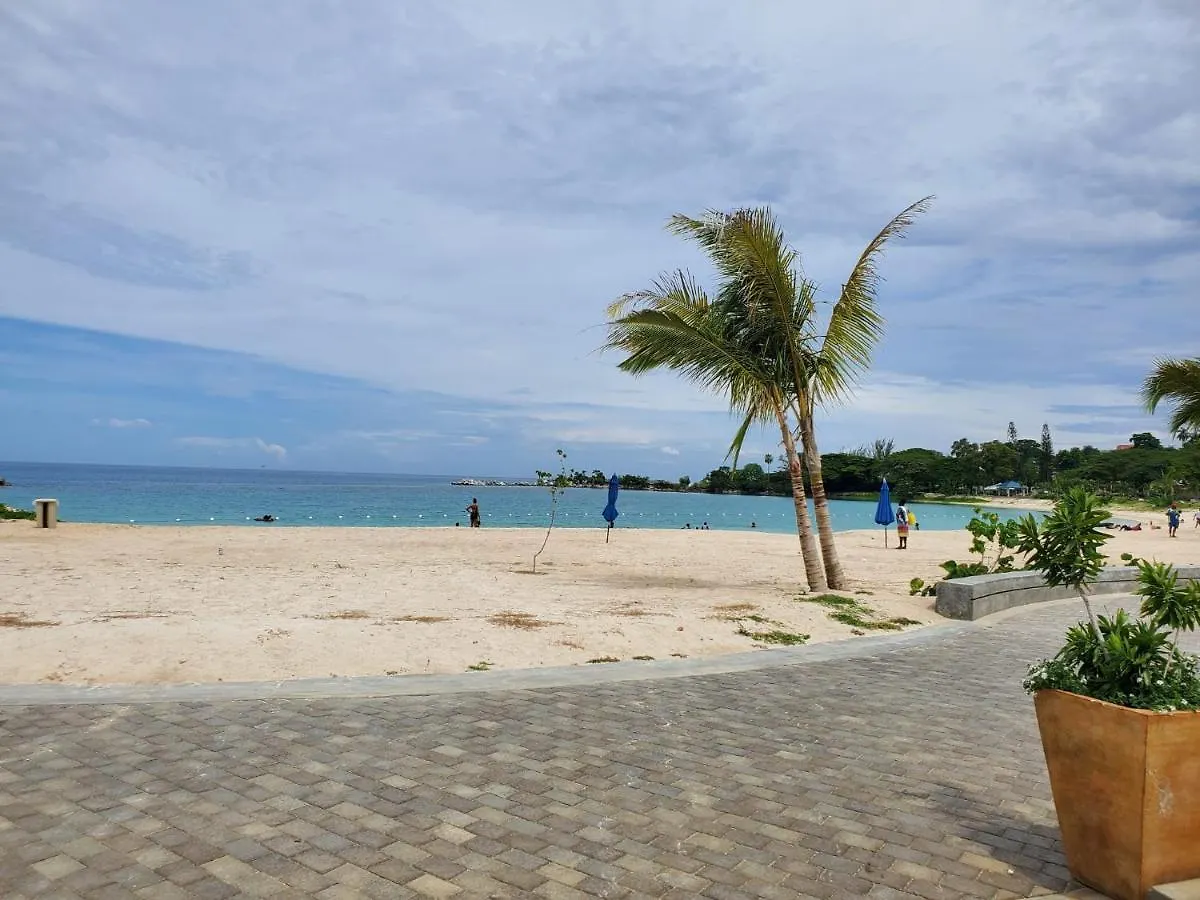 度假居 Hillside Sunrise, 2 Bed 2 Bath In Gated Community, Close To Beach, Food, Clubs & Shopping Free Parking, Free Wi-Fi 蒙特哥贝 牙买加