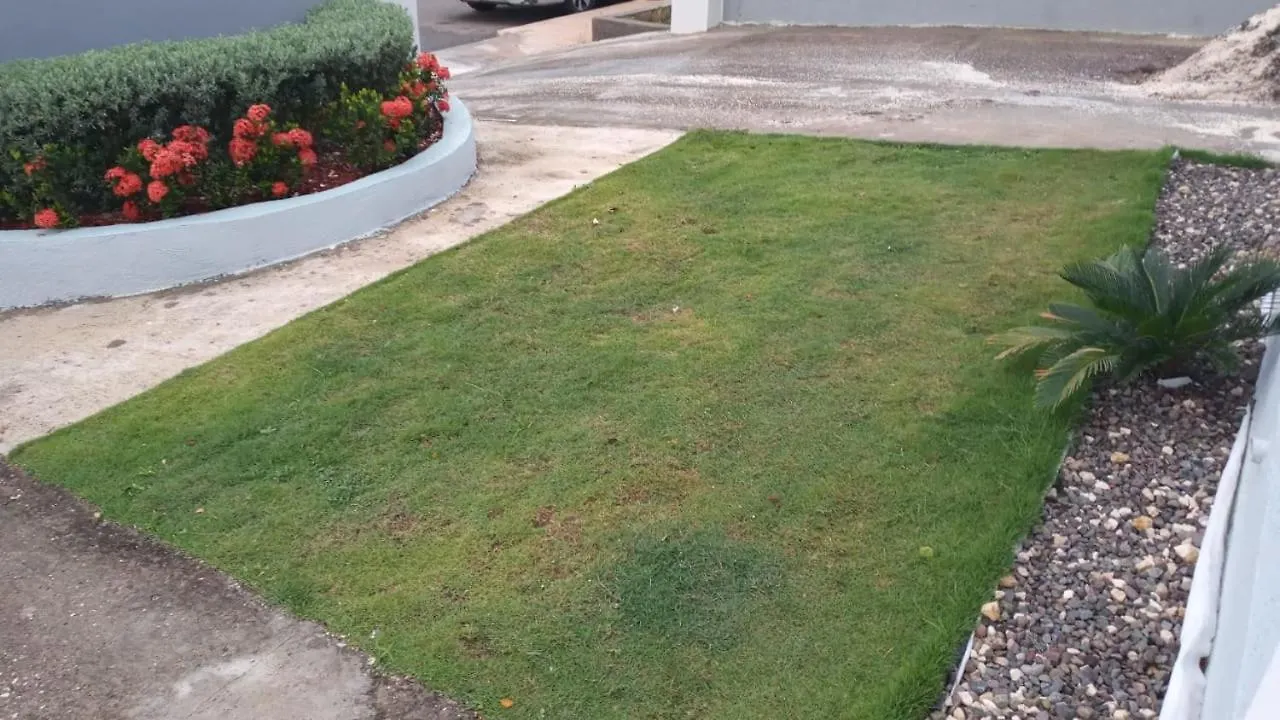 Hillside Sunrise, 2 Bed 2 Bath In Gated Community, Close To Beach, Food, Clubs & Shopping Free Parking, Free Wi-Fi 蒙特哥贝
