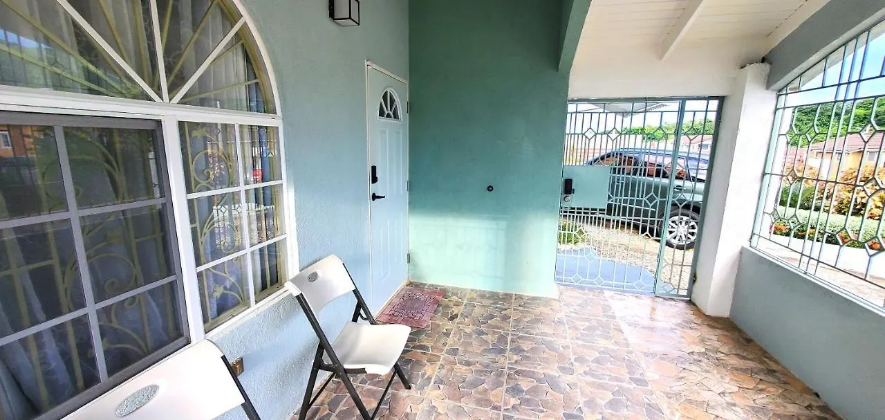 Hillside Sunrise, 2 Bed 2 Bath In Gated Community, Close To Beach, Food, Clubs & Shopping Free Parking, Free Wi-Fi 蒙特哥贝 0*,