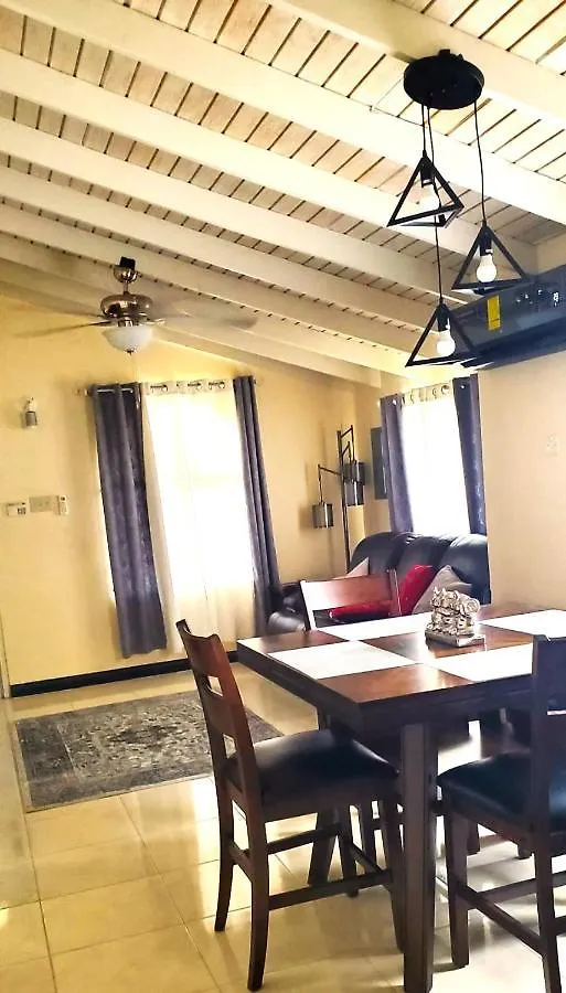 Hillside Sunrise, 2 Bed 2 Bath In Gated Community, Close To Beach, Food, Clubs & Shopping Free Parking, Free Wi-Fi 蒙特哥贝 牙买加