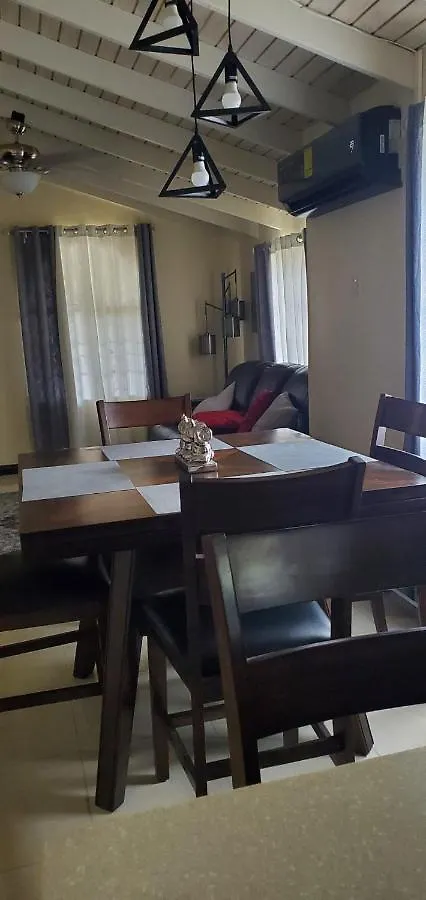 Hillside Sunrise, 2 Bed 2 Bath In Gated Community, Close To Beach, Food, Clubs & Shopping Free Parking, Free Wi-Fi Montego Bay